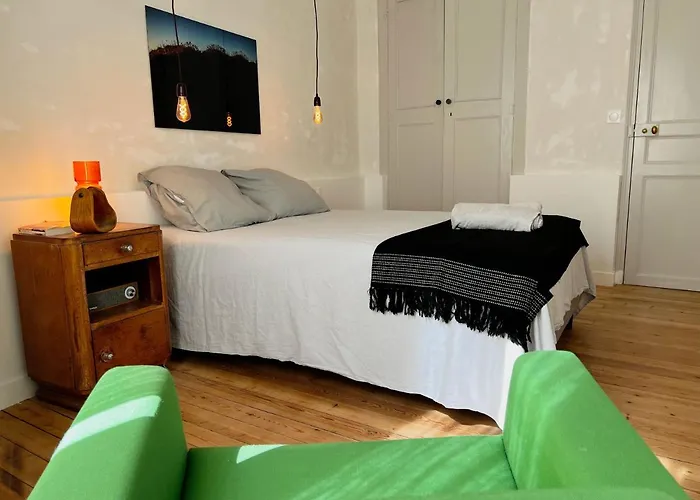 Spacious 2Br In Arles Historical Center With Terrace