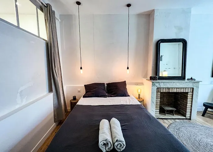 Spacious 2Br In Arles Historical Center With Terrace